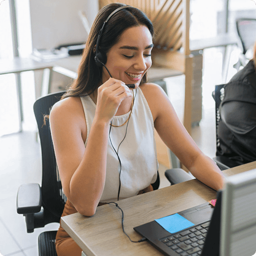 woman-headset-computer-1407524144@2x